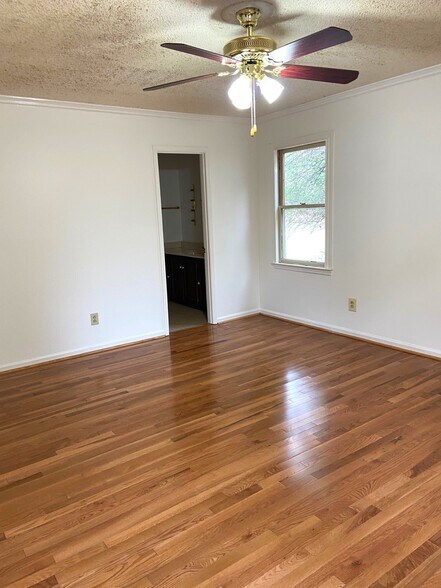 Building Photo - 223 Cambo Ter