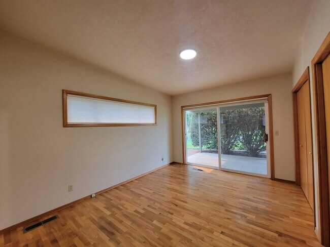 Building Photo - 305 N Quincy Pl