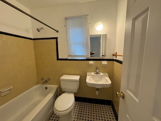 Building Photo - Pensacola - Warrington - 1 Bedroom, 1 Bathroom