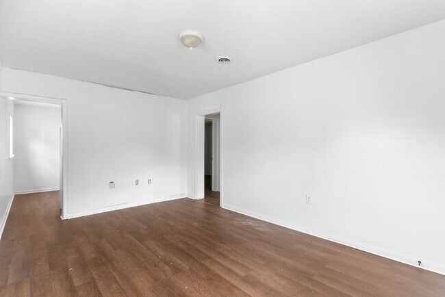 Building Photo - 422 Longwood Ave