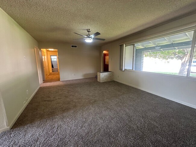 Building Photo - 4 Bedroom 2 Bathroom Home with Landscaped ...