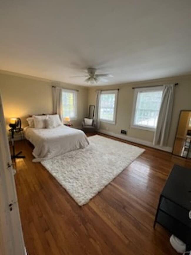 Building Photo - 2 Bed Duplex Corner of Armstrong and Samford