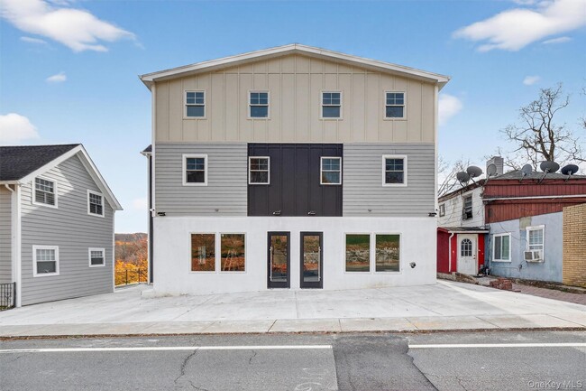 Primary Photo - 99 Main St