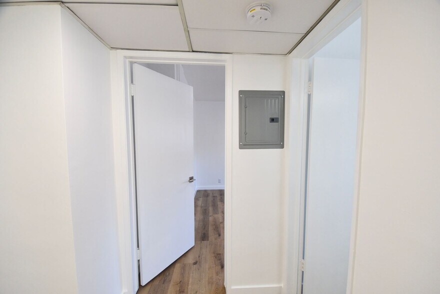 Building Photo - 14706 Dickens St