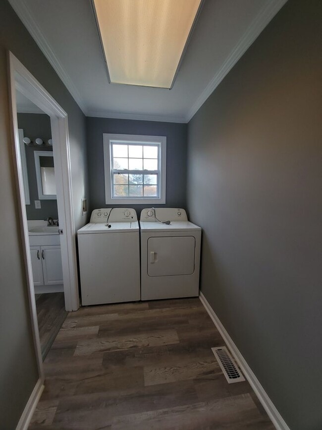Building Photo - Great house for rent in Columbia!