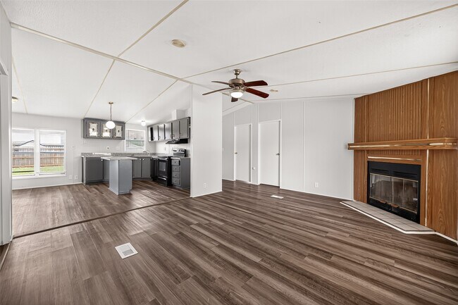 Building Photo - 20306 Mountain Dale Dr