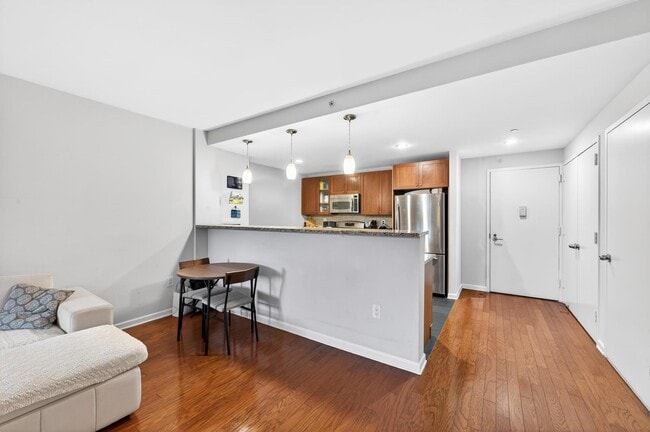 Building Photo - 700 Grove St