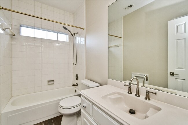 Building Photo - 1506 Forest Home Dr