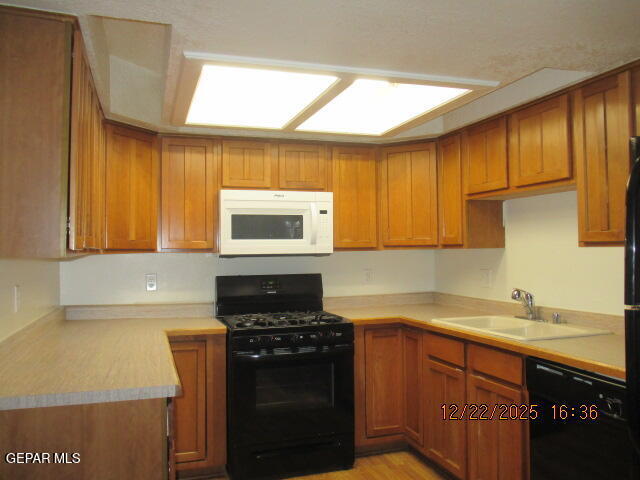 Building Photo - 7572 Le Conte Dr