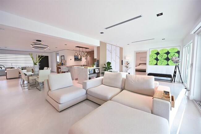 Building Photo - 2537 SE 10th Ct