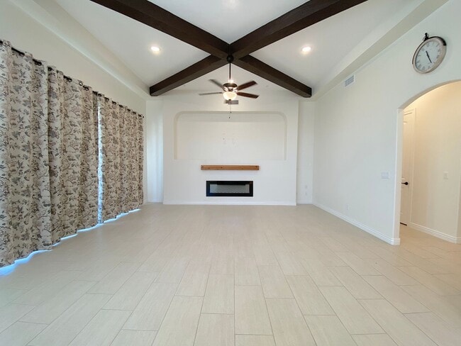 Building Photo - East El Paso 4 bed/ 2.5 Bath Refrig A/C