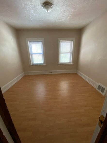 Building Photo - 12010 Paul Ave