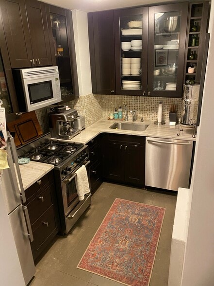 Building Photo - 77 E 12th St