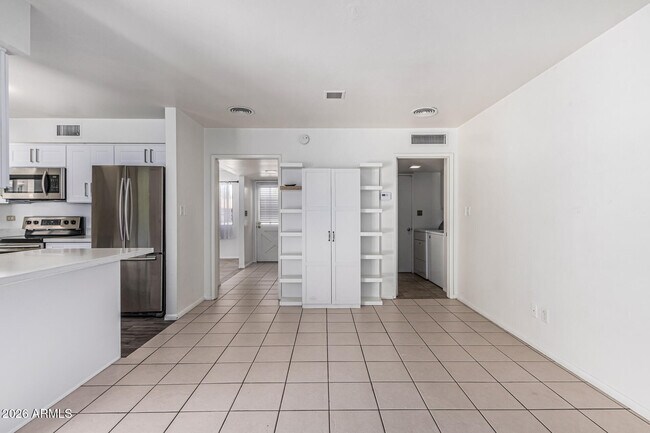 Building Photo - 1213 E Riviera Dr