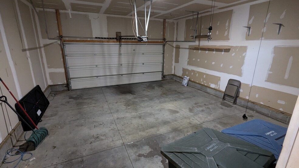 Garage - 3615 29th Ave