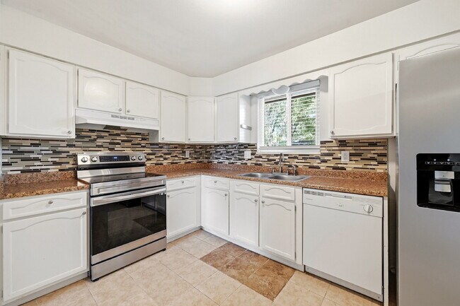 Building Photo - $1,895.95, 3-bed, 2-bath, located in Colorado Springs with Central AC.