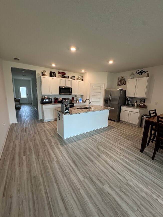 Building Photo - 1256 Hayward Lp