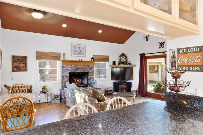 Building Photo - 1605 Lynngrove Dr