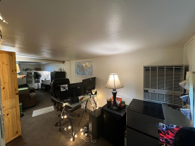 Building Photo - Studio apartment near WWU!