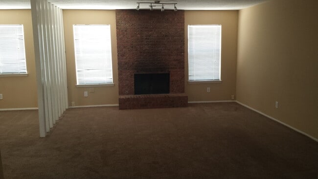 Building Photo - 9400 Admiral Nimitz Ave NE