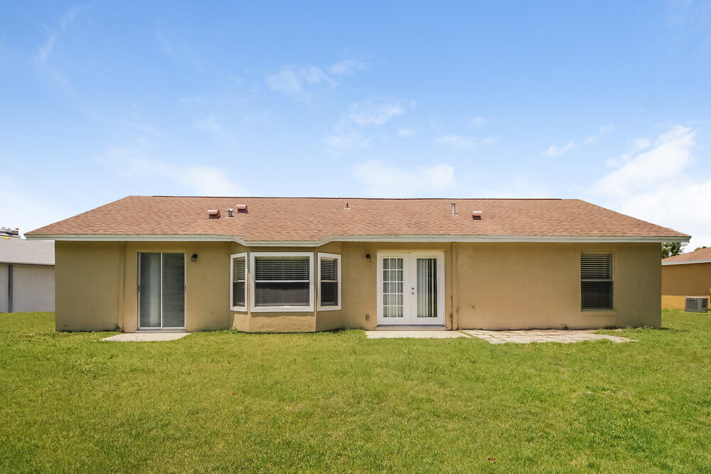 Building Photo - 208 Red Maple Dr