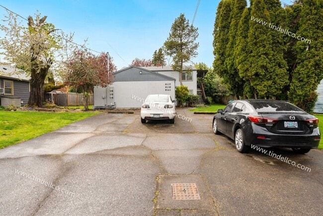 Building Photo - Updated 2BR w/ Utilities & Parking Include...