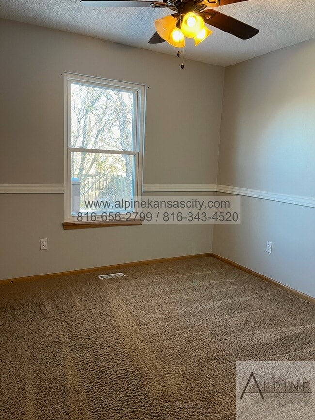 Building Photo - Beautiful California Split in Platte County
