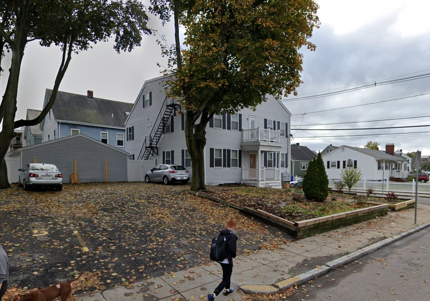Parking in lot pictured - 14 Duval St