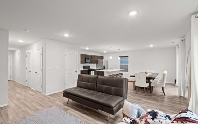 Building Photo - Like-New Amazing 4 bedroom property in Sultan, WA