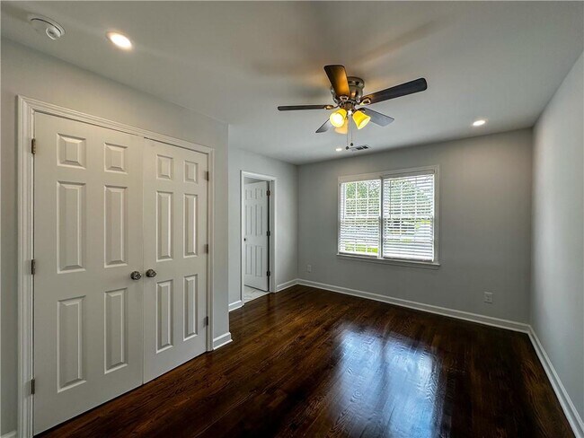 Building Photo - 2660 Coachmans Cir