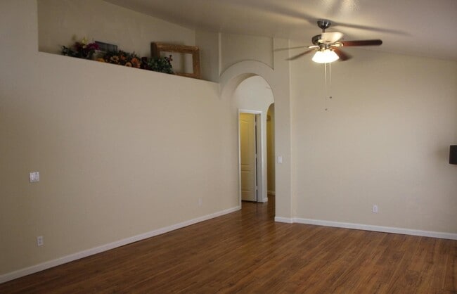 Building Photo - 9456 E Pine Valley Rd