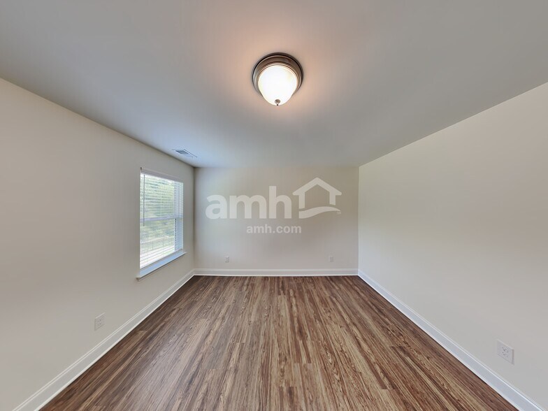 Building Photo - 3011 Lucky Ln