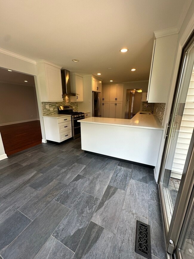 Building Photo - 567 Lorelei Dr