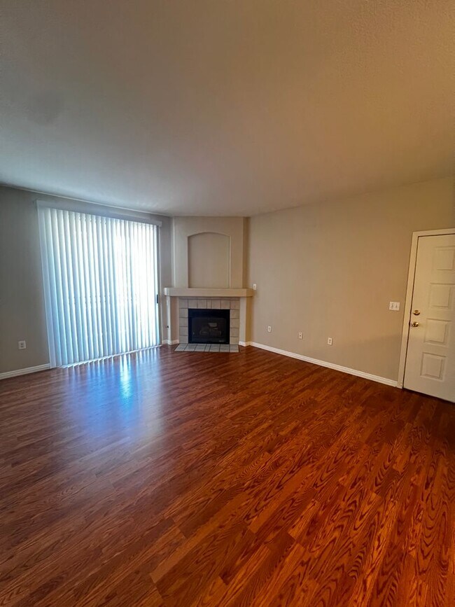 Building Photo - 1830 N Buffalo Dr