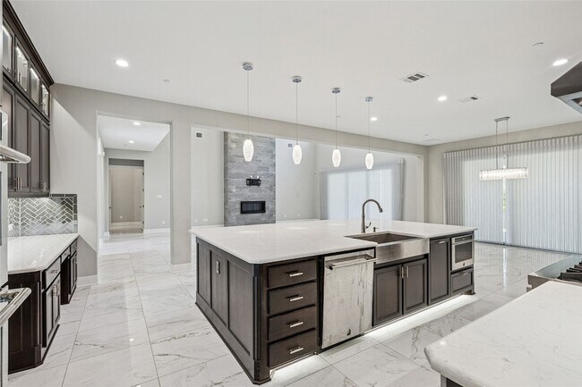 Building Photo - 916 Savannah Trl