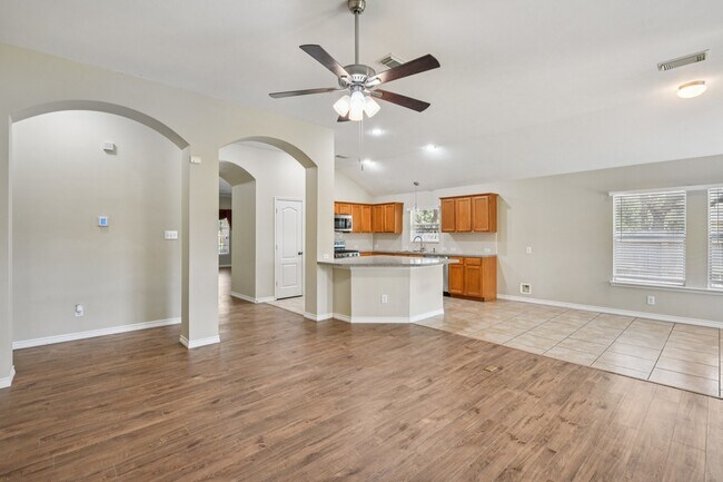Building Photo - 3026 Sunset Park Dr