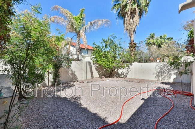 Building Photo - 2708 E Leonora St