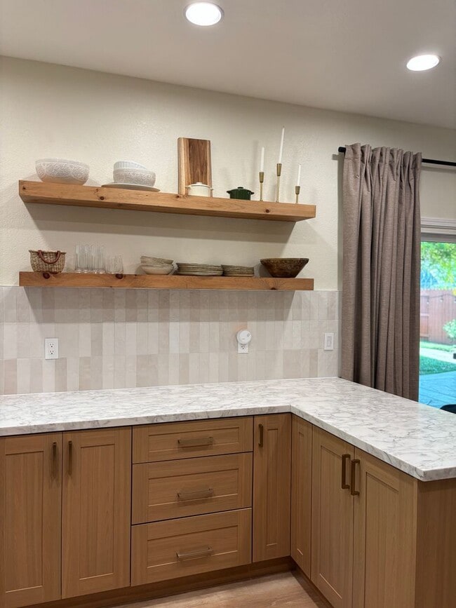 Building Photo - 879 Fall River Trail