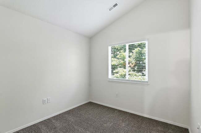 Building Photo - 10911 NE Weidler St