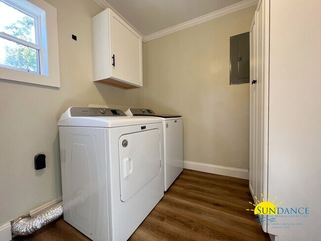 Building Photo - Stunning 3 Bedroom Home in Fort Walton Beach!s