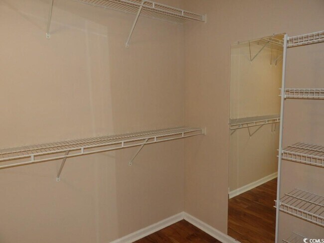 Building Photo - 188 Devonbrook Pl