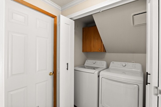 Building Photo - West Beaverton, 3 Bedroom, 2.5 Bath on Lar...