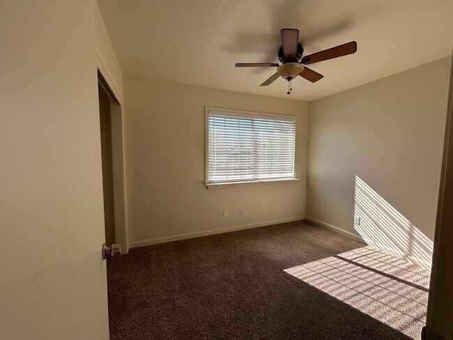 Building Photo - 2213 N Cirby Way