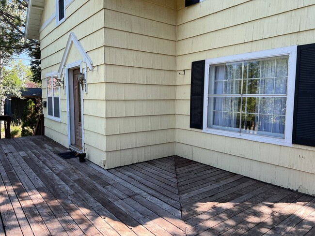 Building Photo - Charming 5 Bed, 2 bath home in the heart o...