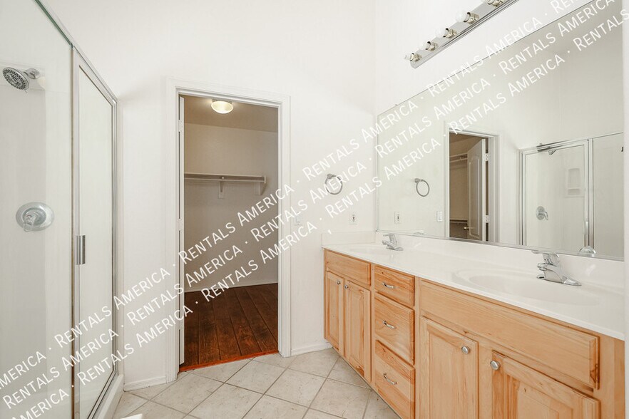 Building Photo - 1623 E Wildhorse Pl