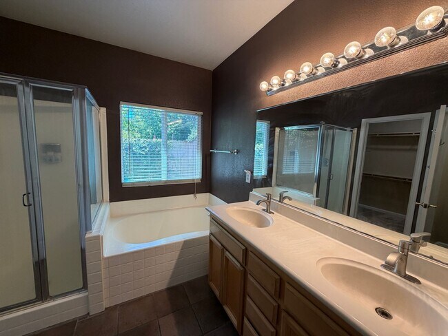 Building Photo - Beautiful Home in Cresleigh Ranch Village