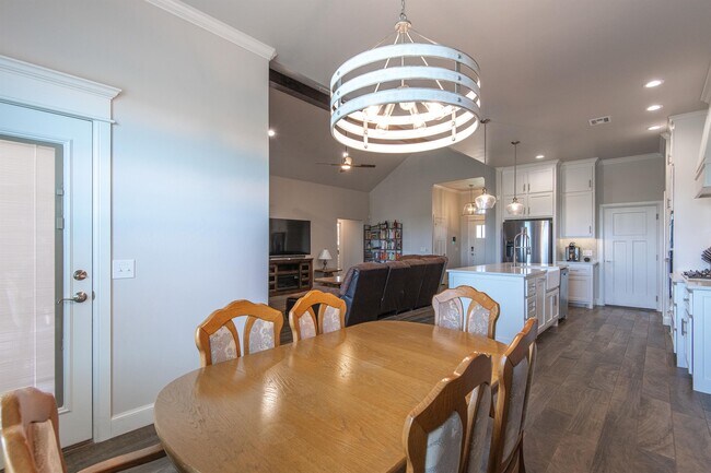 Building Photo - 2244 E Kellan Ct Terrace