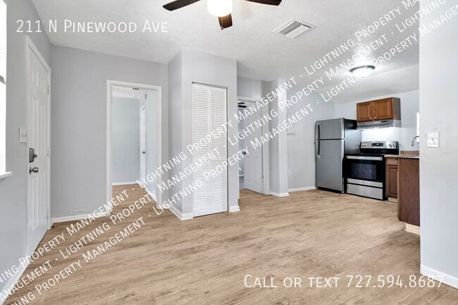 Building Photo - 211 N Pinewood Ave