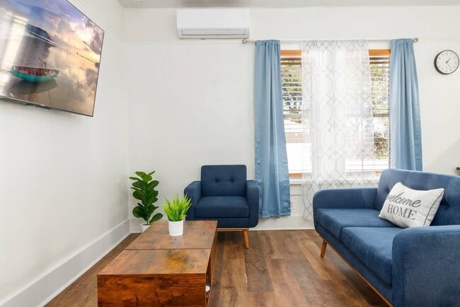 Building Photo - 728 Johnson Ave