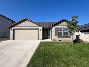 Building Photo - Beautiful 3 bed 2 bath home in Caldwell ju...